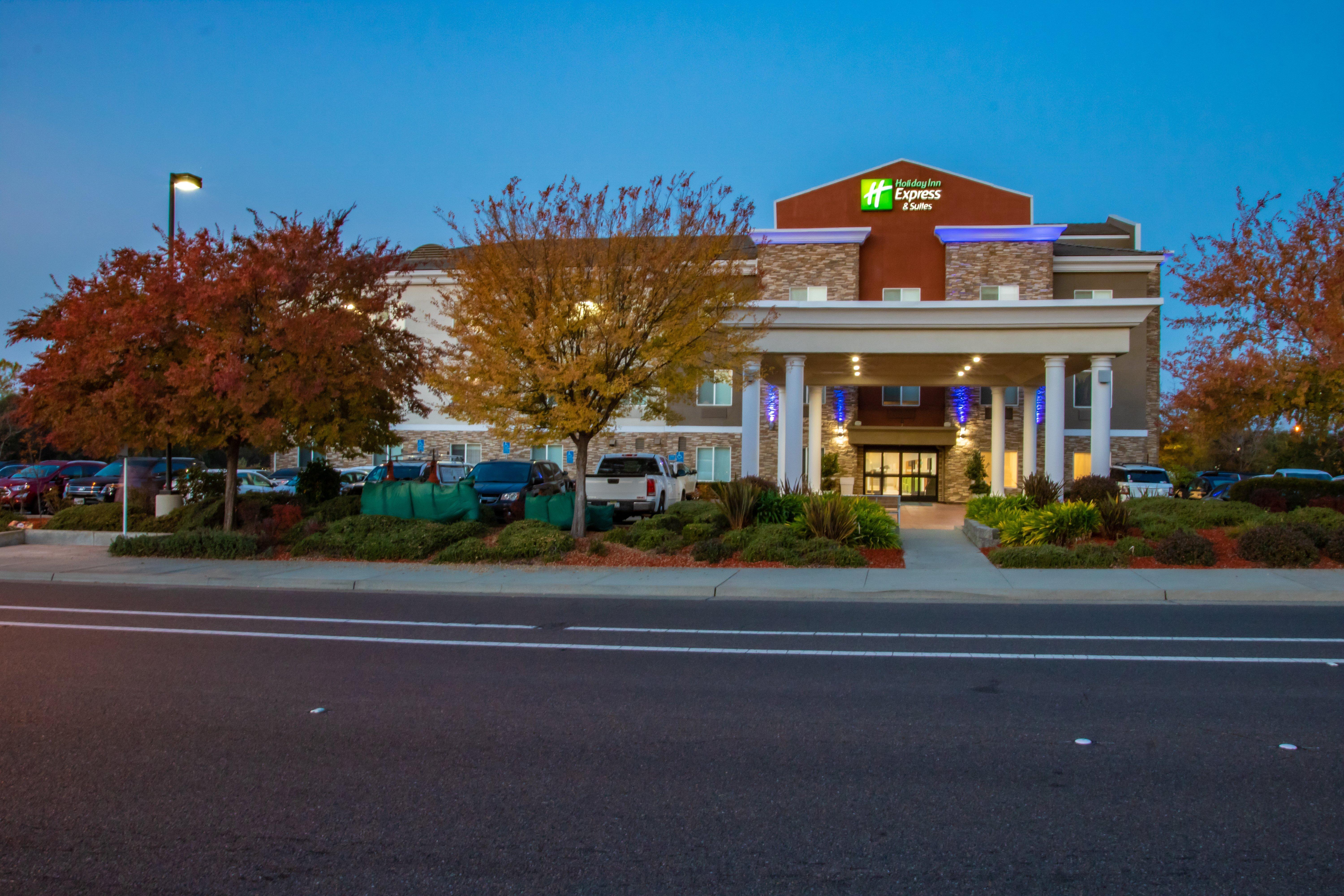 Holiday Inn Express Hotel & Suites Roseville - Galleria Area By Ihg Exterior foto
