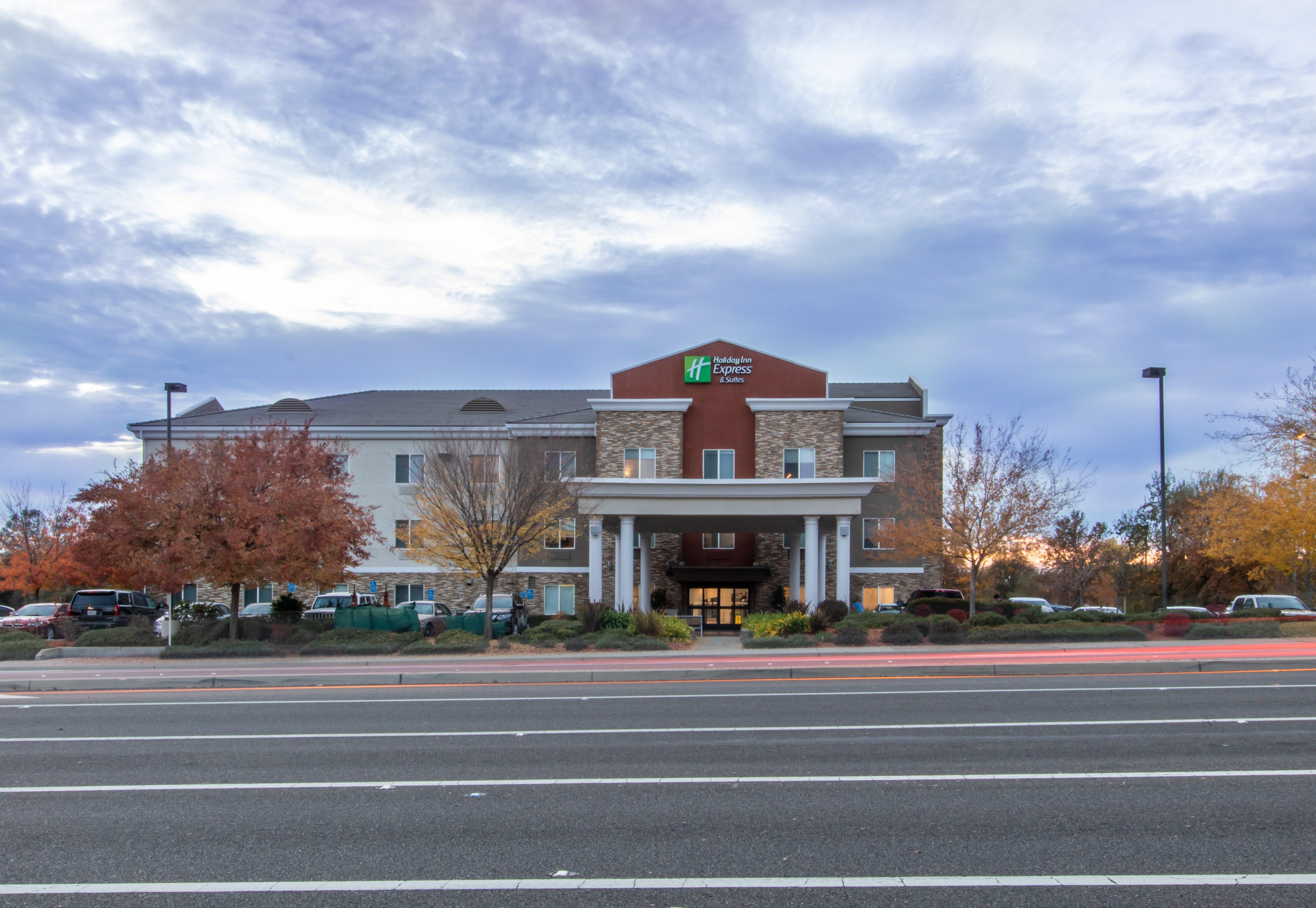 Holiday Inn Express Hotel & Suites Roseville - Galleria Area By Ihg Exterior foto