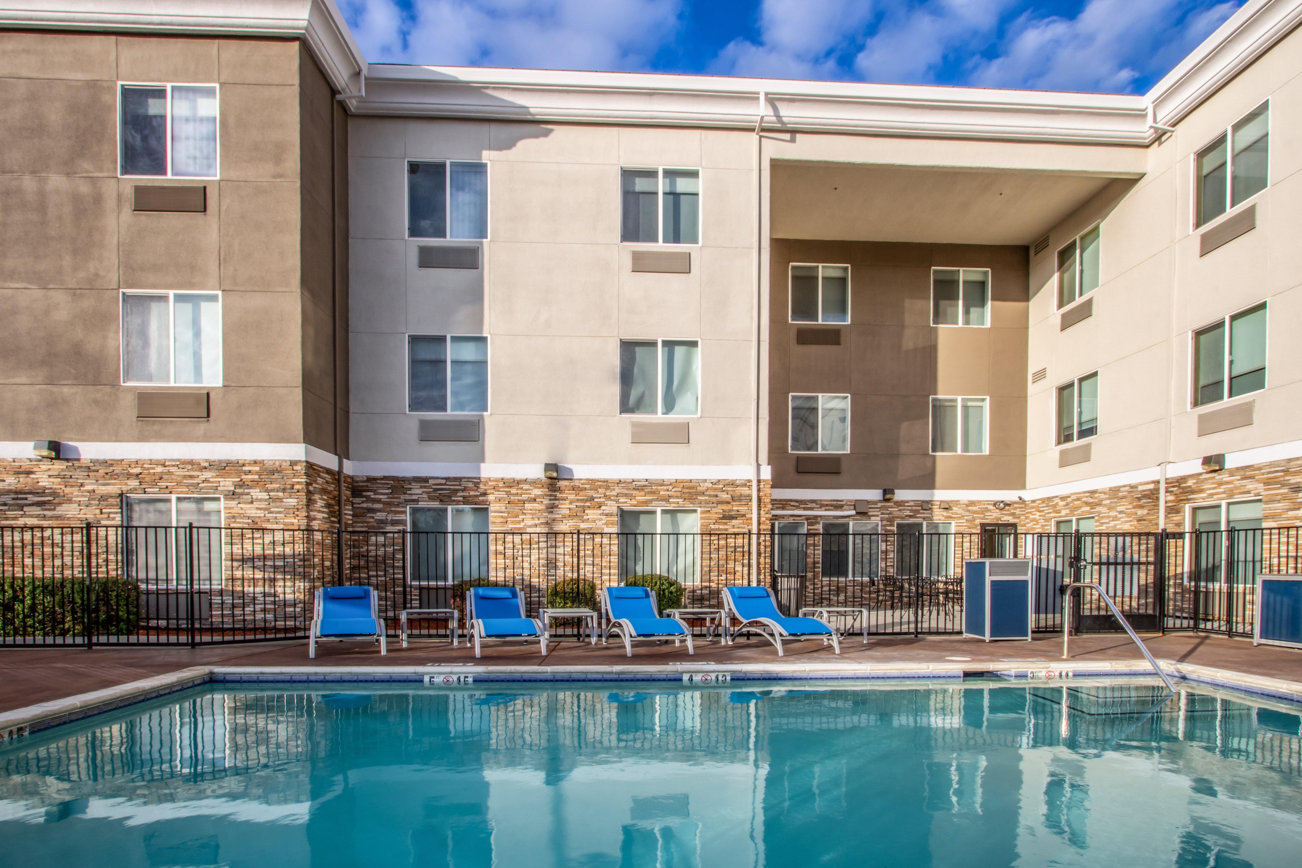 Holiday Inn Express Hotel & Suites Roseville - Galleria Area By Ihg Exterior foto