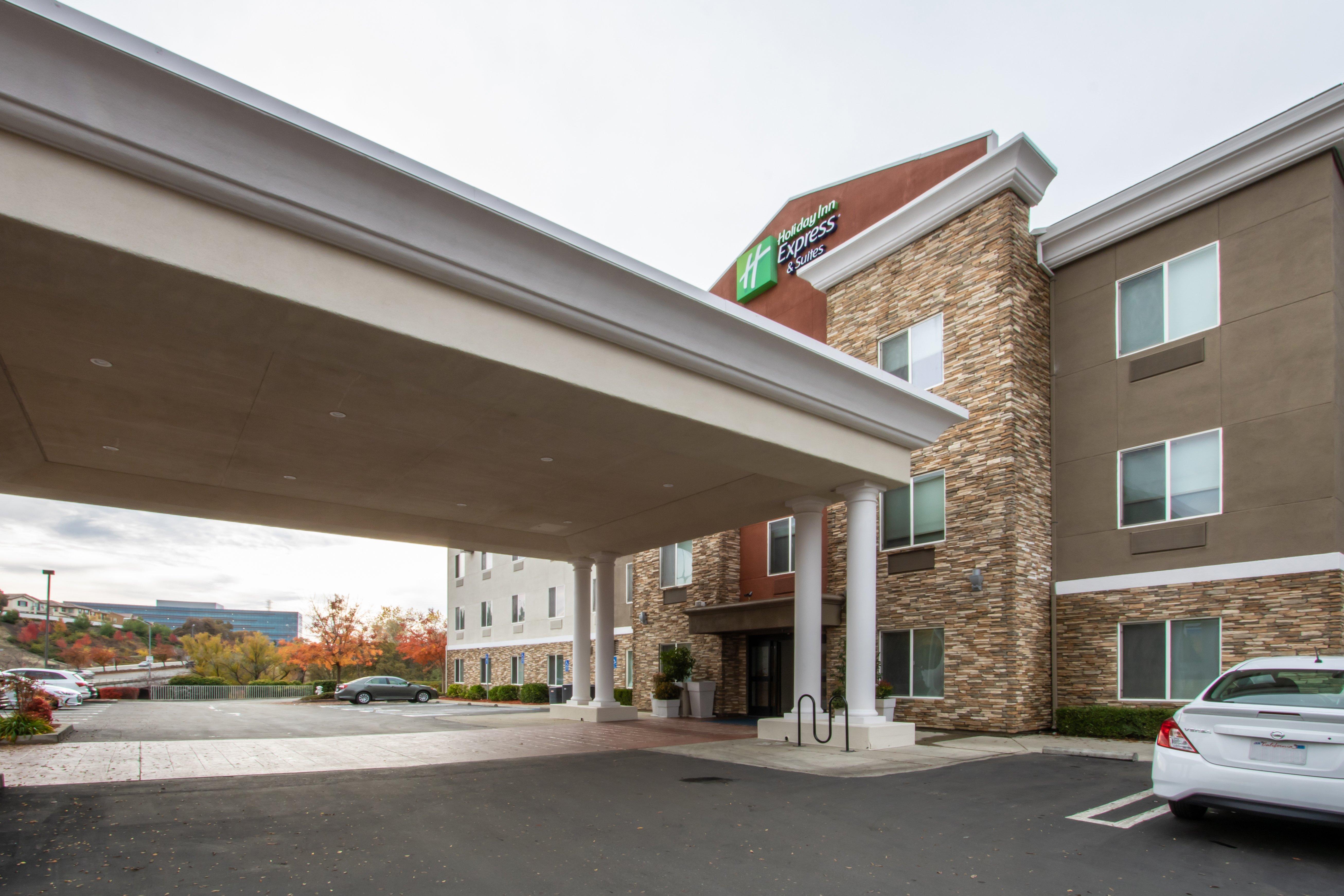 Holiday Inn Express Hotel & Suites Roseville - Galleria Area By Ihg Exterior foto