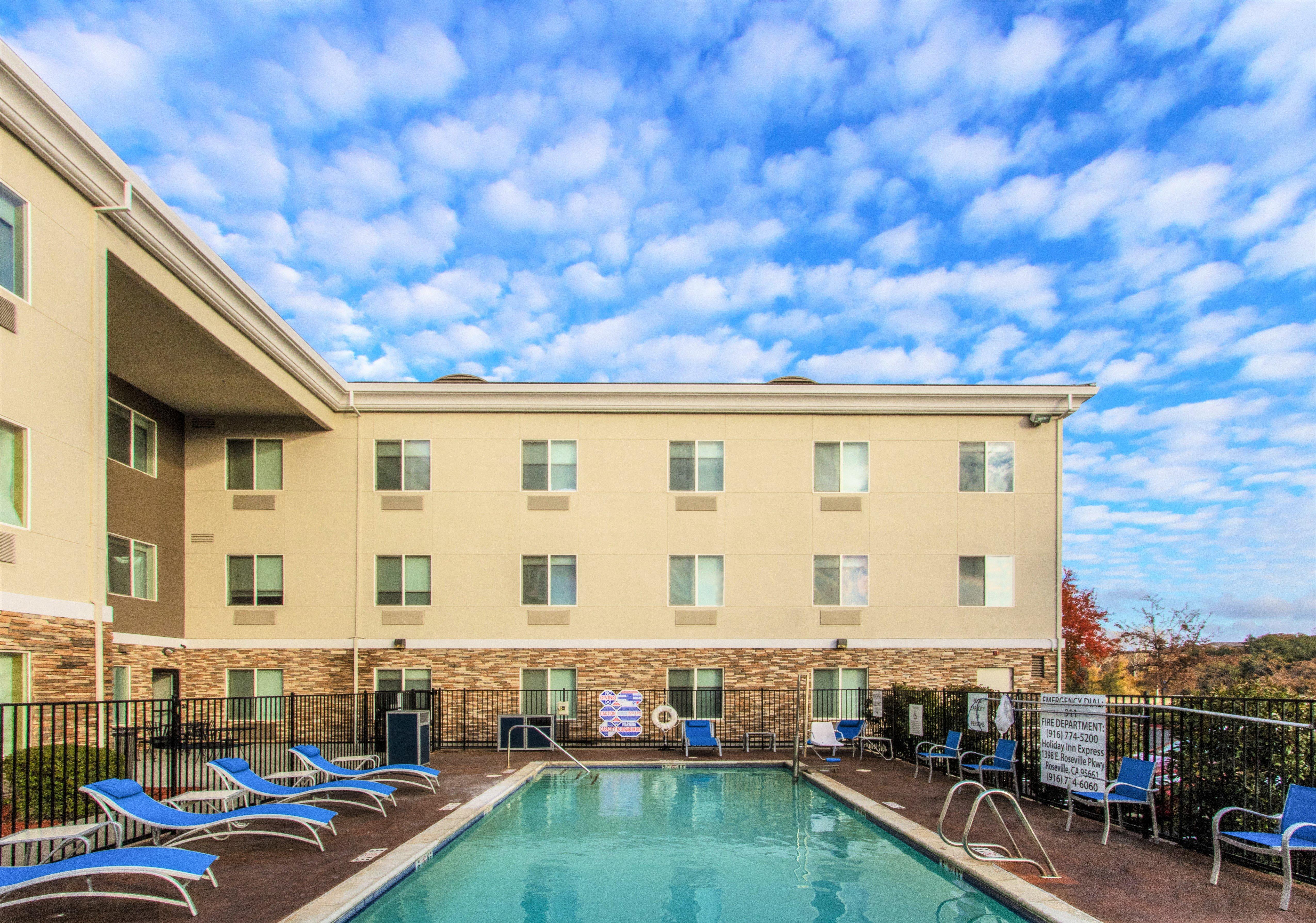 Holiday Inn Express Hotel & Suites Roseville - Galleria Area By Ihg Exterior foto